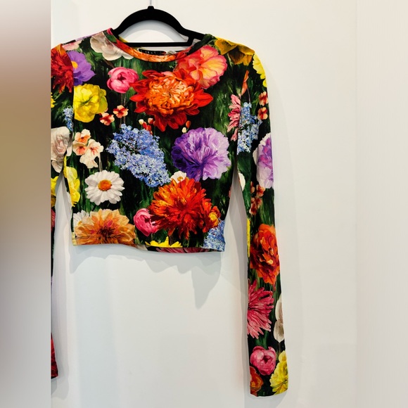 Alice and Olivia Cropped Long Sleeve Shirt - Picture 2 of 8